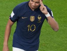 南宫28-包含JackeyLove回归赛场，出色防守首场状态亮眼，法国队观众沸腾！的词条