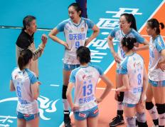 南宫28-排球夜战：滇池灰熊队强势反弹漠南貔貅队，主帅临场妙招快速转换撕裂防线(漠南传奇实景马术演出简介)